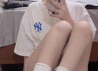 Bangni邦尼在黑丝里的样子,好奇怪又好迷,想要下载吗?