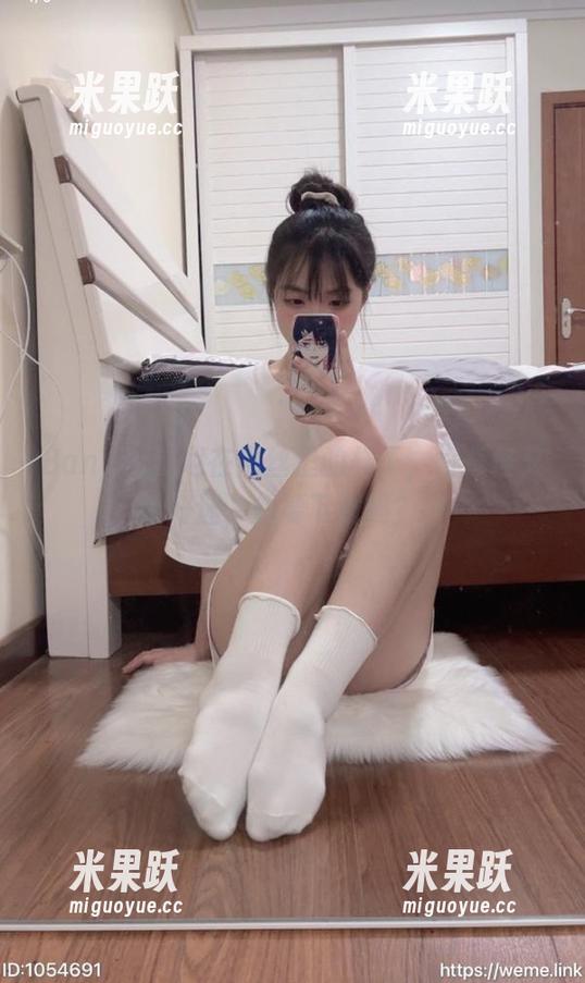 Bangni邦尼在黑丝里的样子，好奇怪又好迷，想要下载吗？