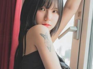 此时此刻，Hizzy(히지)的丝袜原图正好在我的画面中，唉，我是不是看得太久了？