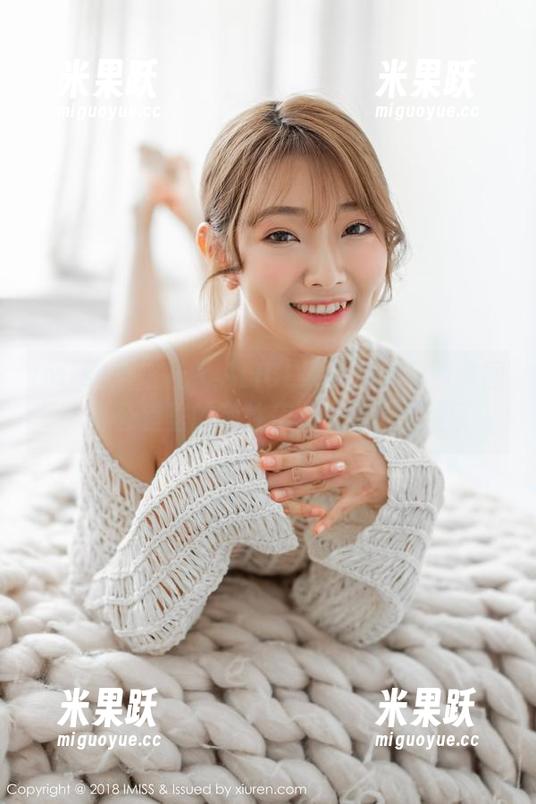 IMiss爱蜜社-ALICE梁紫轩 IMiss爱蜜社 - ALICE梁紫轩的最新套图:办公室里的随性美,太容易拿捏了