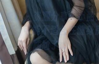 IMiss爱蜜社 - 资源分享:小丽莎萌萌哒的运动姿势,可能不适合在健身房,这就尴尬了…