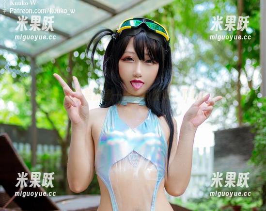 KuukoW的套装就像一场时尚脑洞，下载了再回过头看。