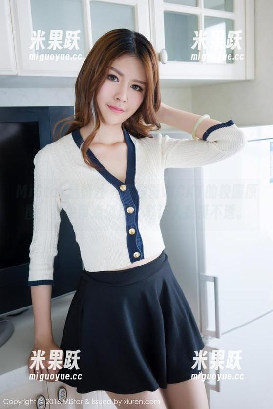MiStar魅妍社 - 陈雅漫VICKY的校服原图，甜中带点俏皮，真让人捉摸不透。