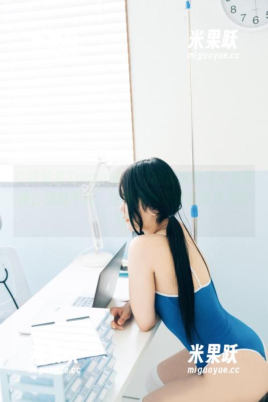 在线观看Sonson(손손)的透明旗袍女孩图集，别的不说，这种旗袍穿法真的是另辟蹊径。