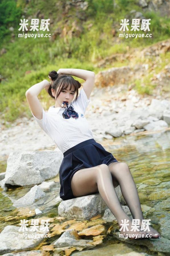 手机屏保换成Tina很妖孽呀的黑色版本：点这里拿你免费图片！