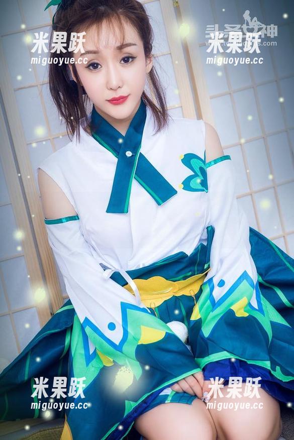 TouTiao头条女神-杜菲菲 TouTiao头条女神 - 杜菲菲的婚纱精选,快来找找那件让你莞尔的吧。
