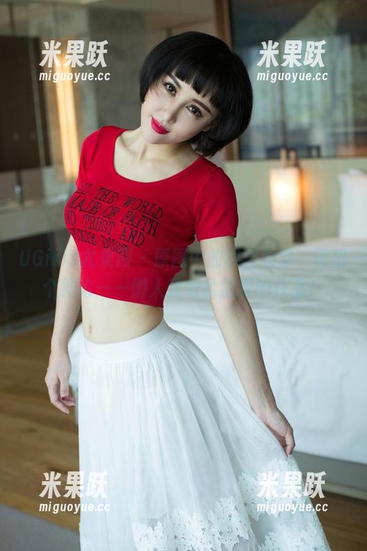 UGirls尤果网-孟狐狸 UGirls尤果网 - 原图中的镂空思维,得出个结论——懒人致敬孟狐狸的作品!