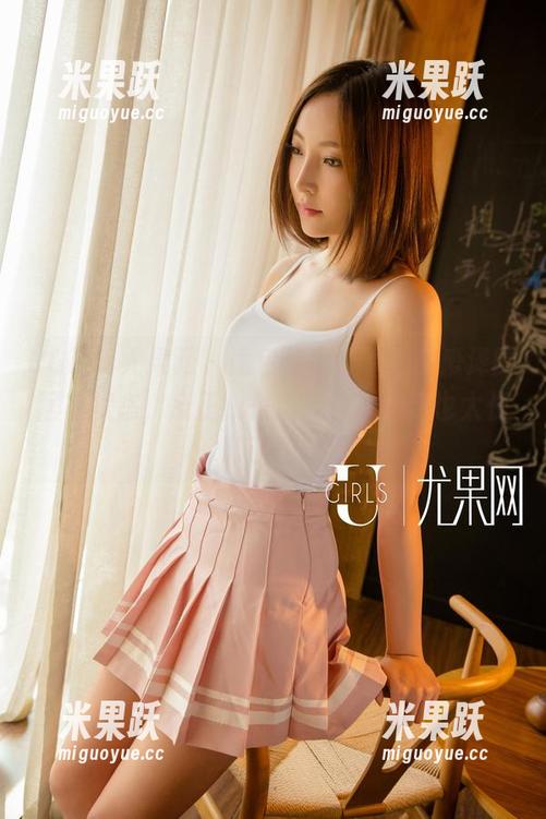 UGirls尤果网-颜爱泽 UGirls尤果网 - 图包分享;看看颜爱泽的居家状态,反正我是边看边想:这也太长草了吧!
