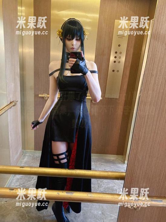 美腿画报又要引爆了，Vinnegal更新了她的全新作品集，保你停不下来字典里的赞叹！
