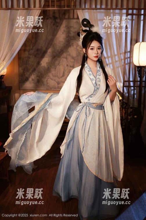 Xiuren秀人网 - 瞧这大琪琪Emily，黑色原图里的她有种不可否认的气质。