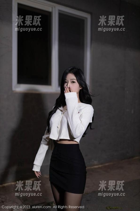 Xiuren秀人网-大美媚京 Xiuren秀人网 - 没时间过圣诞?慢慢从大美媚京的美图图包里汲取节日氛围吧!
