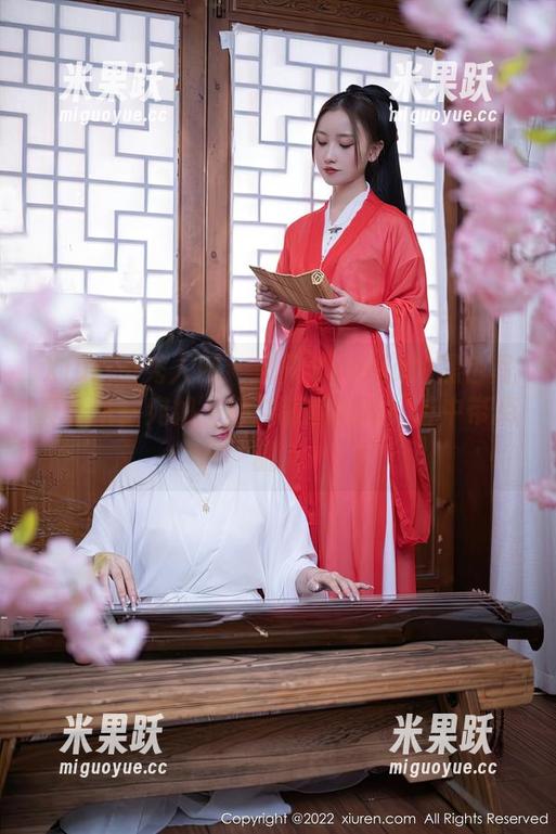 Xiuren秀人网-娜露Selena Xiuren秀人网 - 娜露Selena的黑色写真合集,宛如一杯浓郁的咖啡,苦中带点甜。