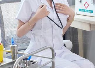 Xiuren秀人网 - 小尤奈的户外写真:在自然里找到完美的壁纸