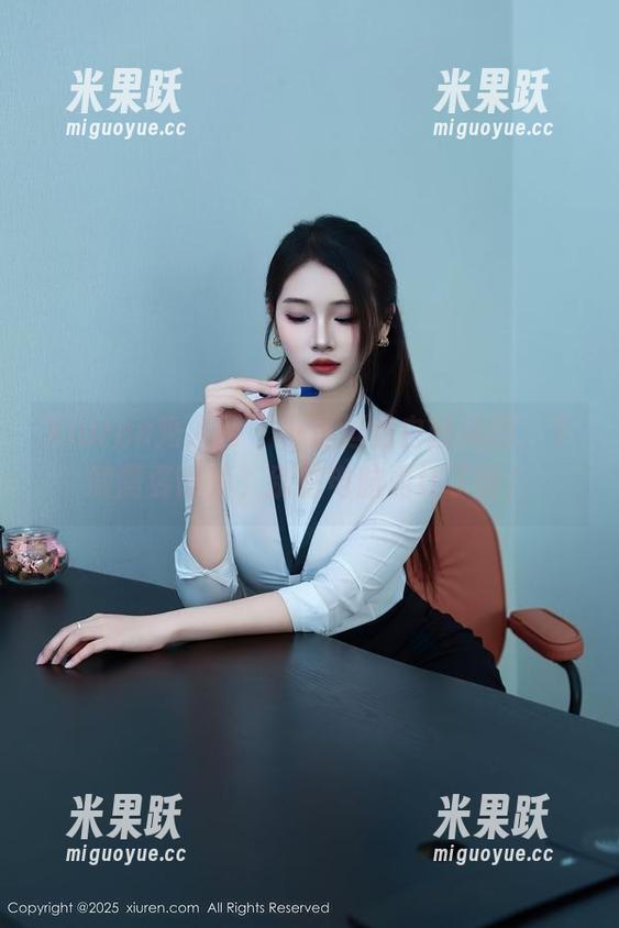 Xiuren秀人网 - 小逗逗的白丝美图，下载需要谨慎，别把电脑熏坏了哈！