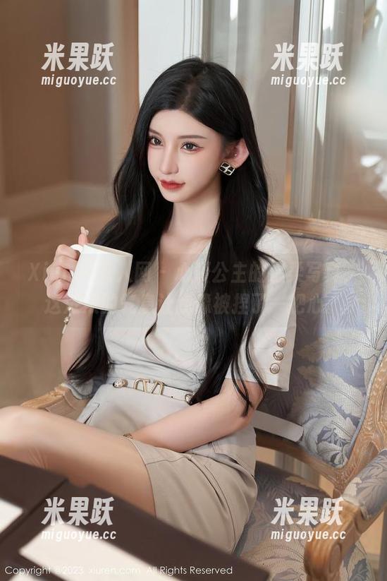 Xiuren秀人网 - 心妍公主的温柔写真，这浓浓的气息让我像被捏了一把心。