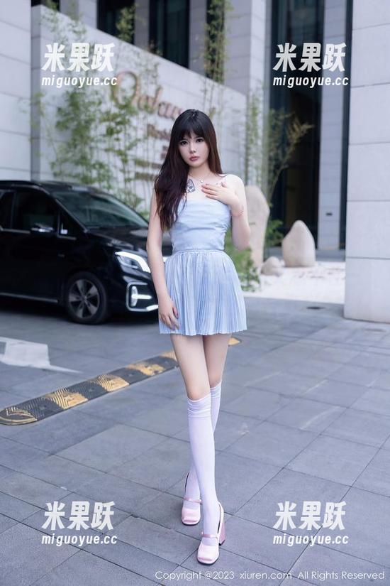 Xiuren秀人网 - 有点尴尬但又忍不住——林文文的美脚图包合集