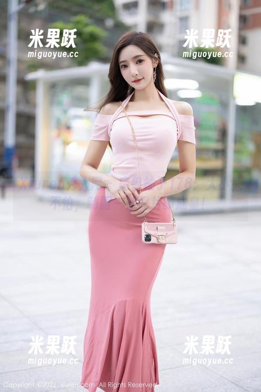 Xiuren秀人网-柚子178 Xiuren秀人网 - 魔兽柚子178:大小头不怕,制服一穿照片即成皇!