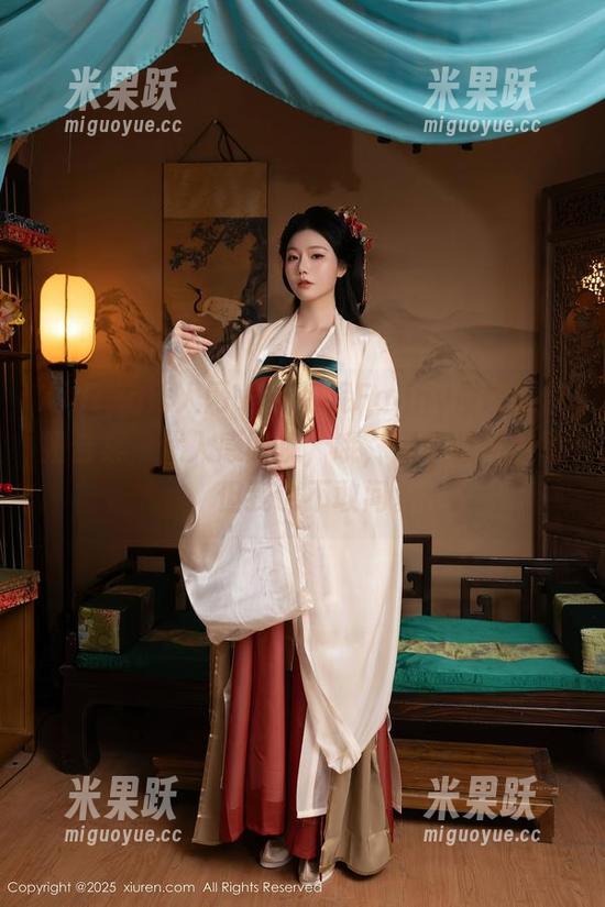 Xiuren秀人网-陈梵妮Fanny Xiuren秀人网 - 陈梵妮Fanny呈现的空姐合集,代入感即视,哦,那个眼神我懂,但我也不敢问。