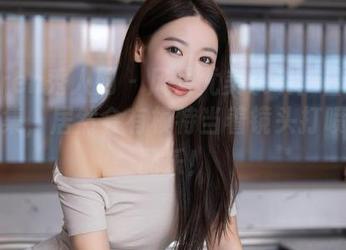 Xiuren秀人网 - 风景尤美杂谈：日常中的图集，居然会有模特当着镜头打喷嚏的配乐！