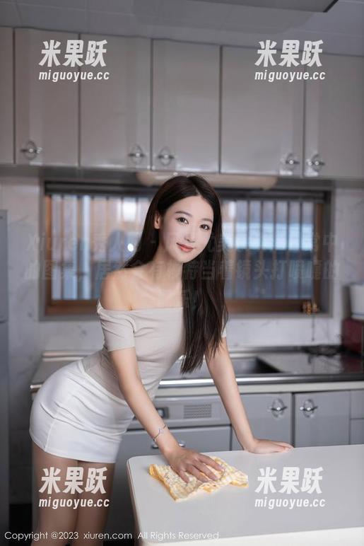 Xiuren秀人网-风景尤美 Xiuren秀人网 - 风景尤美杂谈:日常中的图集,居然会有模特当着镜头打喷嚏的配乐!