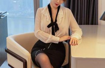 YouMi尤蜜荟 - 说说思淇Sukiii的灰丝,简简单单的美图,却像在叮嘱我别太浮夸。