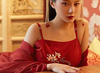 YouMi尤蜜荟 - 精选图库中的柚柚酱和栀子花香,想知道没说出口的闲话吗?