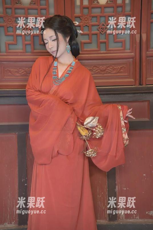 与yuuhui玉汇在线同行，让套装彻底“变装”，美图才算真实。