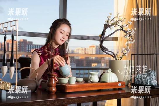 克拉女神 - 芝月的比基尼写真图集：你敢直视吗？