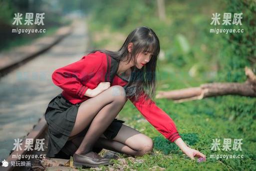 兔玩映画 兔玩映画:灰色格裙合白丝,私房的搭配真有意思,原图够不够胆量啊!