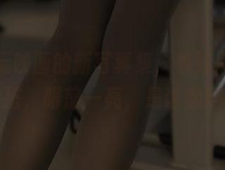 拿到兔玩映画的新写真集，看到黑丝和足的穿搭，眼前一亮，是该翻翻了。