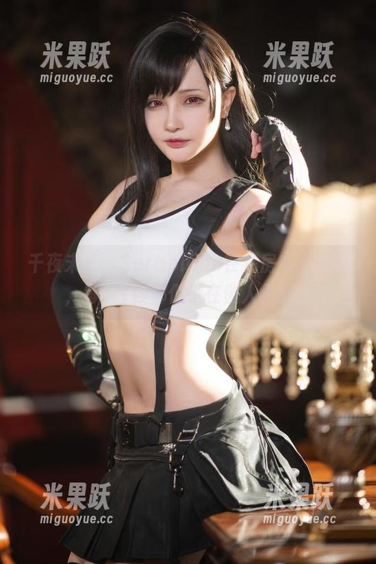 千夜未来，Seraphine在私房中的迷失，每一1秒都似乎在催人入梦。
