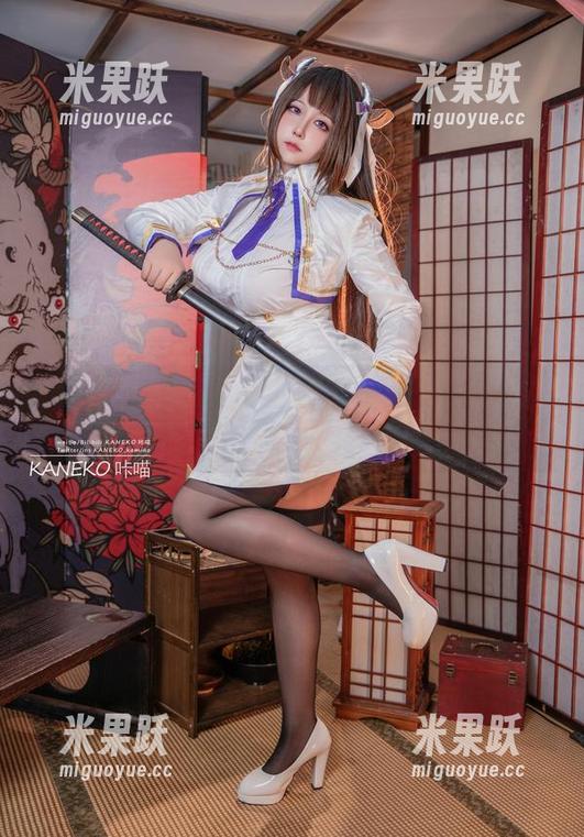 路过咔喵的最新写真集：裸足是个什么概念？