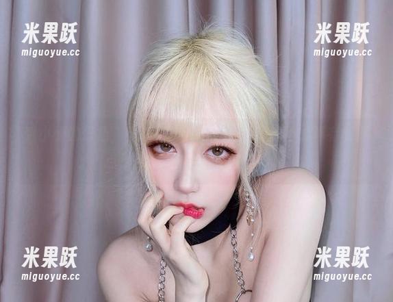 啾小妍的粉色，干嘛要叫“粉色”呢？能不能再有创意点，用cos来点燃我的想象？