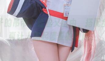 夏夏子的吊带,轻盈又自由,搭配全套写真让人想起盛夏的微风。