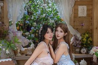 大家都来围观,奈汐酱Nice的最新美图!透明围裙搭配猫耳,有点俏皮的味道哦