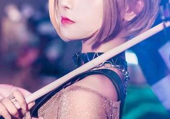 奶狮不咬人的公孙离在更新的套图里，似乎流动着一股若有似无的避免讨论。