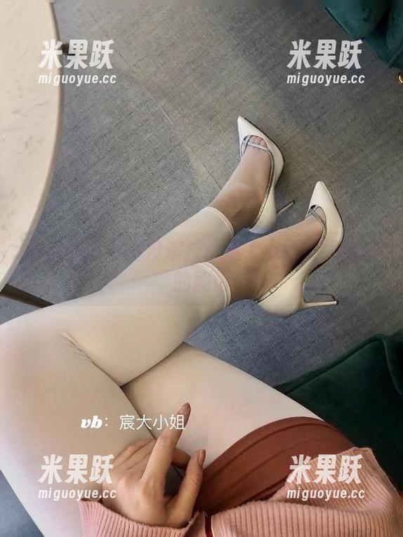 微密圈 - 写真没演技：宸大小姐在线翻车的剧情