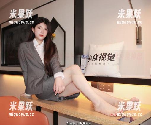 小众视觉 - 图片中的玲玲学姐，像是从漫画里掉出来的角色？