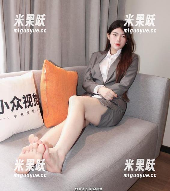小众视觉-蓉蓉 小众视觉 - 下载蓉蓉的职业装,你可能在职场也想穿上它!