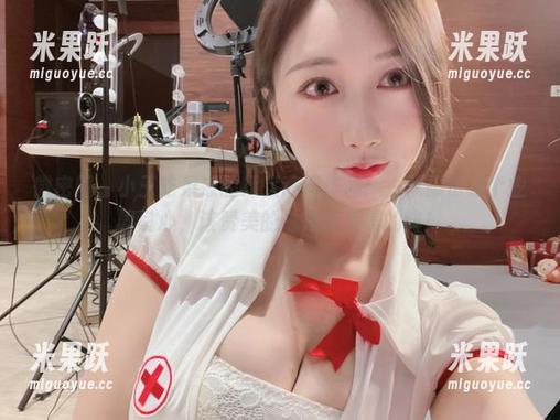 微密圈 - 小玉吃果冻的裸足高清作品：一双脚也是个业界良心，该赞美的总是要赞美的嘛！