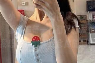 微密圈 - 小玉吃果冻的图库,明明就是随性而为,却偏偏每一件都捆得整整齐齐,我想问,她是开仓库的吗?