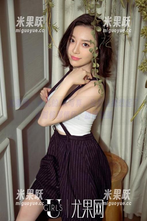 尤果网-心儿 尤果网 - 心儿的JK写真,突然让我想起了小时候那情怀,甜得发腻