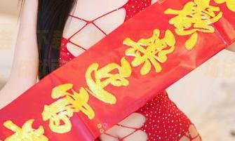 尤蜜荟 - 下载全集,把周大萌的泳装都带回家,你就可以在沙发上享受一场泳池派对!