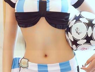 尤蜜荟 - 醉卧榻上,易阳图集里的美丽沉迷