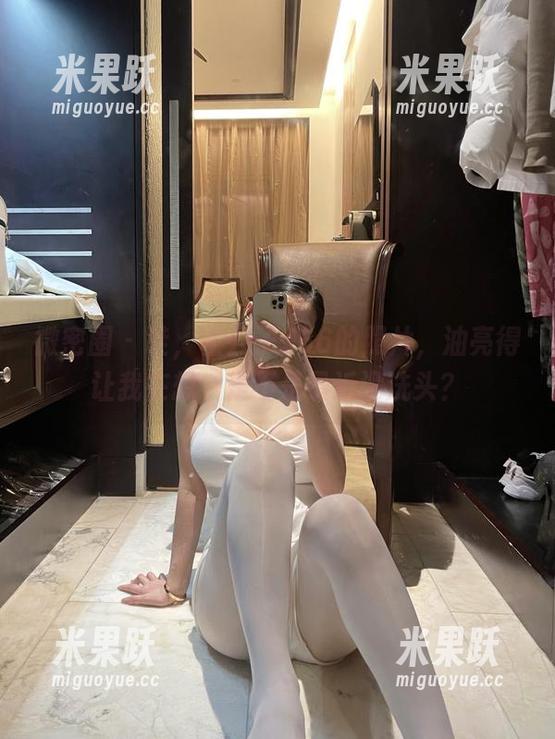 左公子666 微密圈 - 哇,左公子666的照片,油亮得让我在想,是不是最近没洗头?