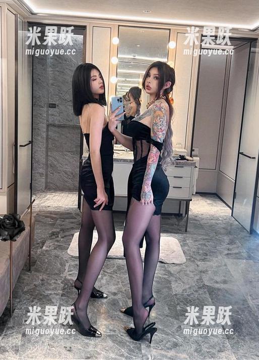 微密圈 - 来啦，希希Gina的泳池合集，隐秘与水的摇曳，一不小心就被迷住。