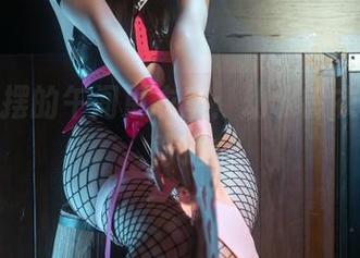 风吹裙摆的午间更衣室:幼水铃衣的写真奇遇