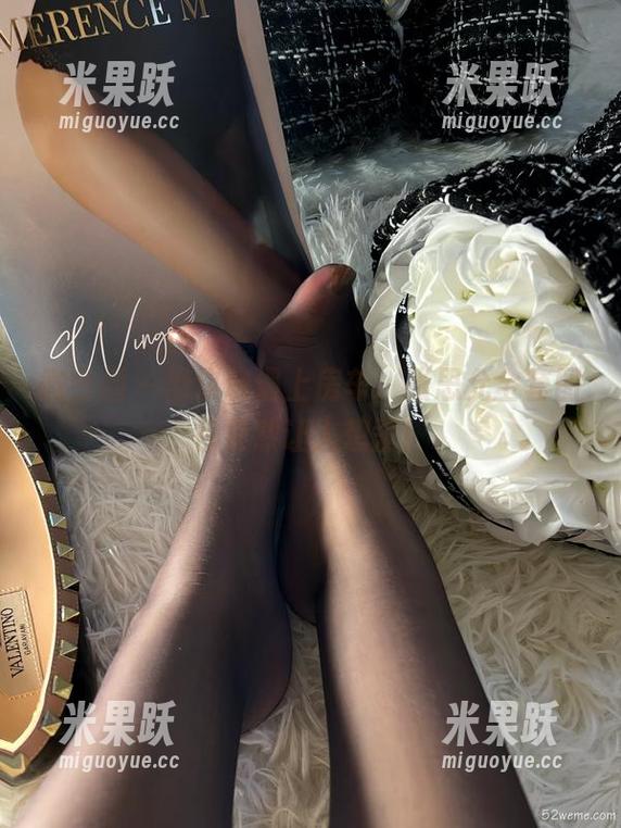 张思允 微密圈 - 当玫瑰遇上房车,张思允全套图包果然让人想歪!