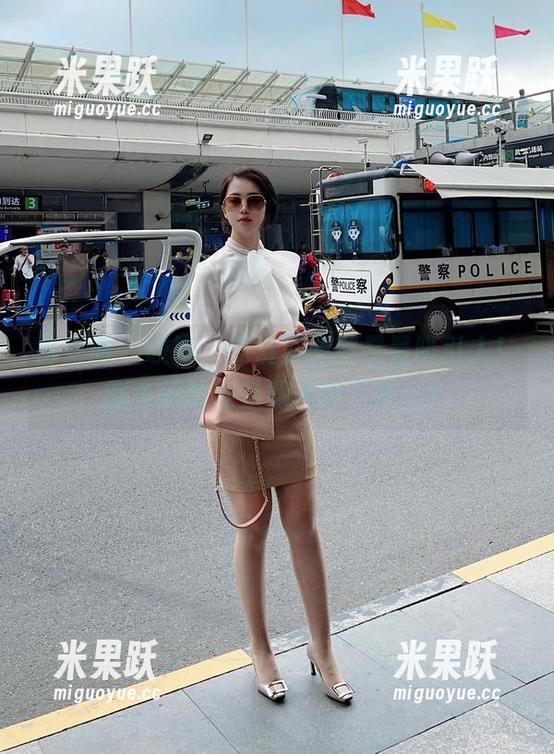 微密圈 - 哎呀，免费资源就是最吸引人！张老师的裸足照值得下载么？