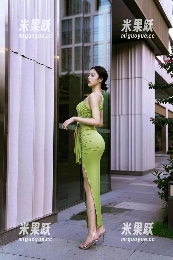 徐珺大哥 微密圈 - 徐珺大哥的新作红裙,穿上这衣服的我有点飘了?